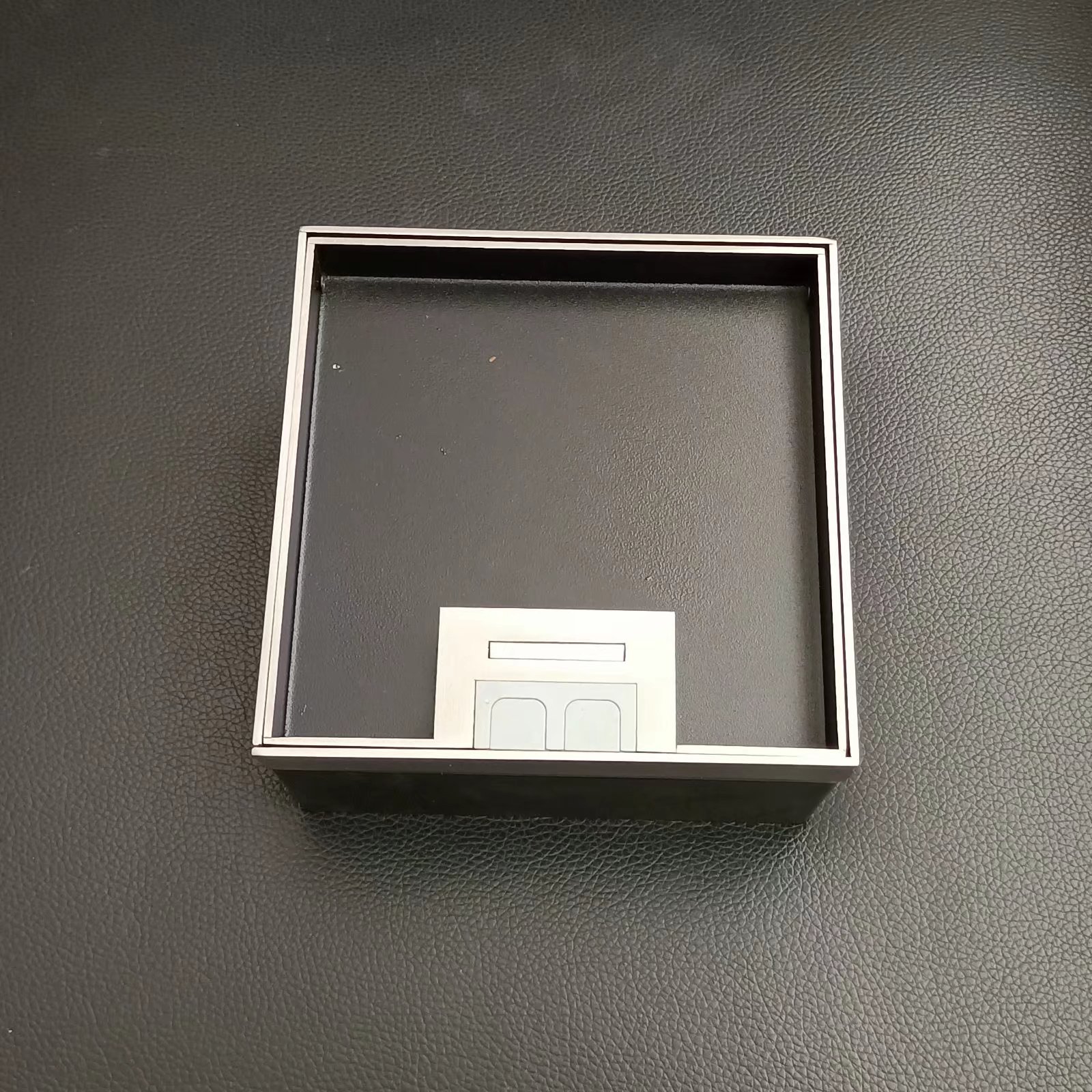  RDC-130DT 嵌入（rù）大理（lǐ）石地麵插座